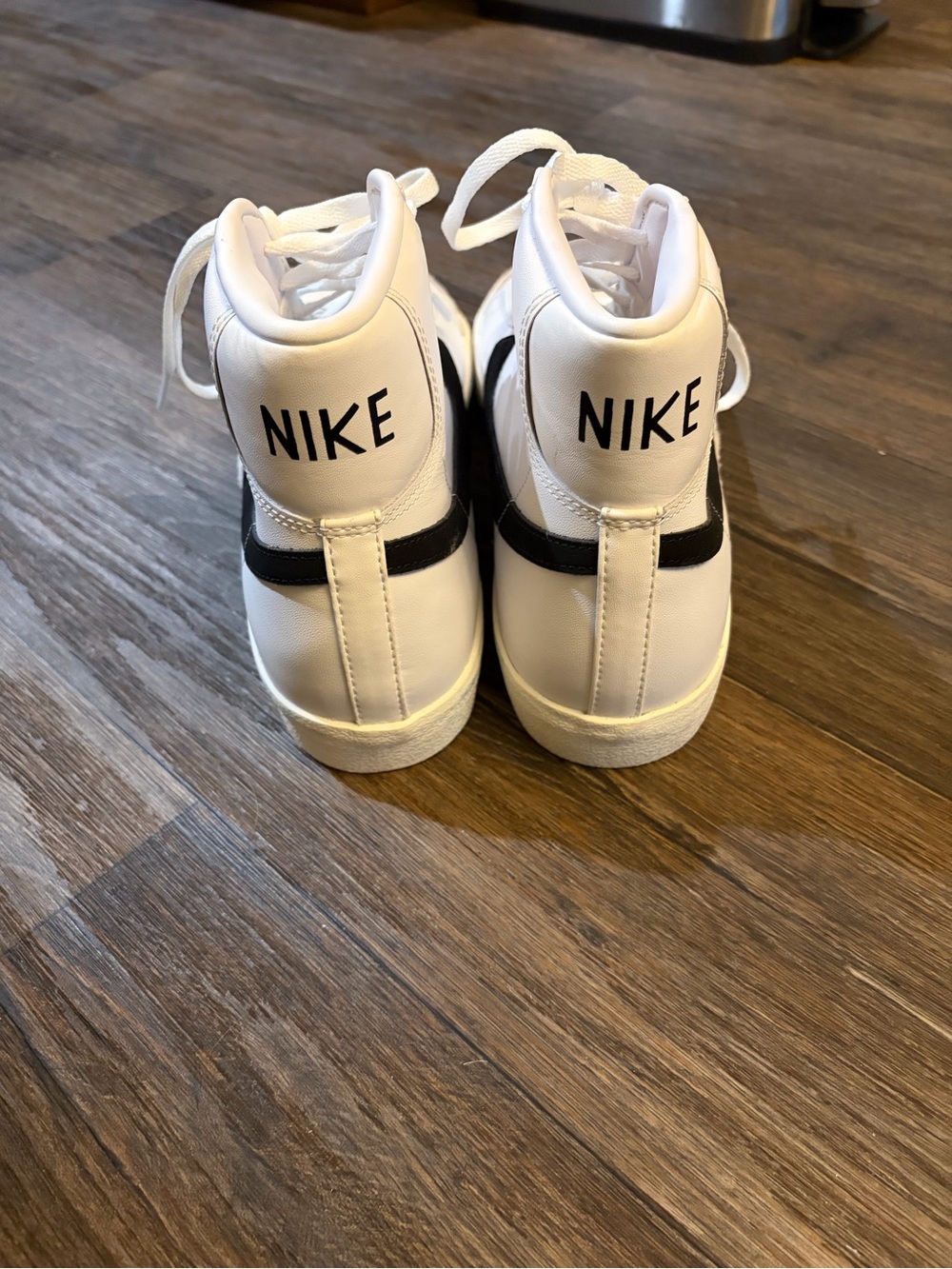 Nike Men’s Classic Blazer Mid 77 Vintage White & Black High Top Shoes Size 10 - Picture 3 of 5